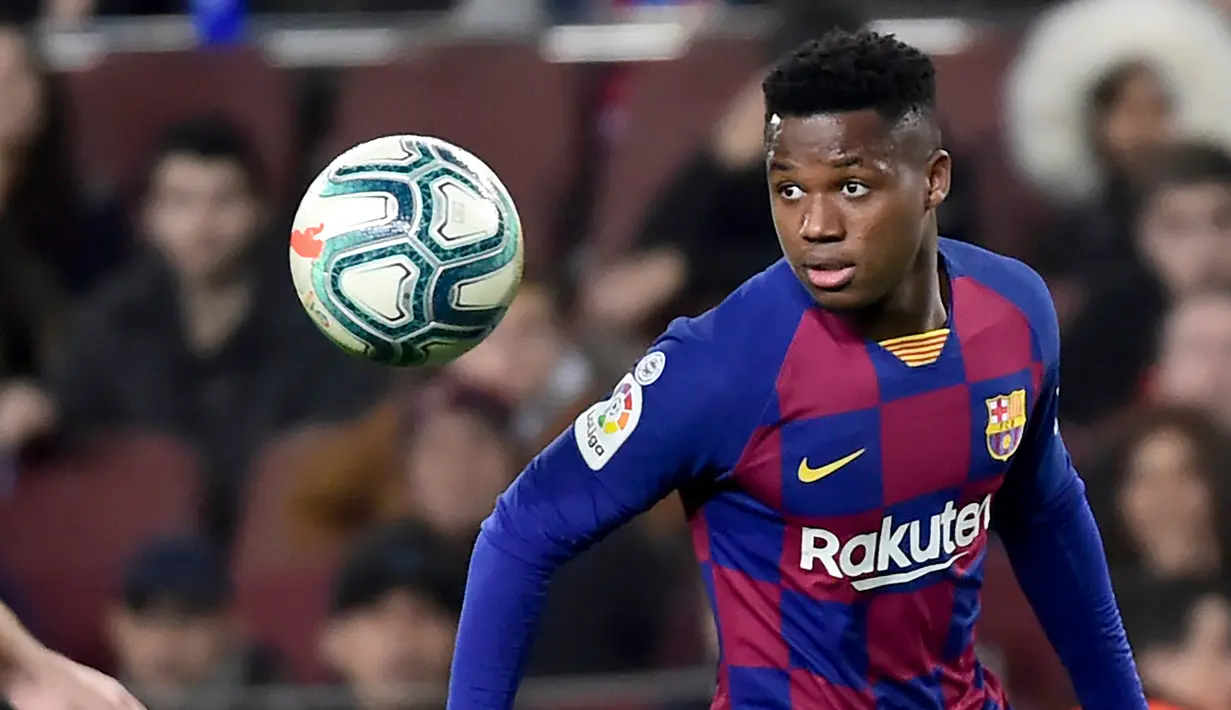 3. Ansu Fati (Barcelona) - Ansu Fati dijuluki sebagai bocah ajaib di Barcelona berkat penampilan memukaunya pada musim lalu. Pemain berusia 17 tahun ini mencatatkan rekor sebagai pencetak gol termuda di Barcelona. (AFP/Jose Jordan)