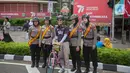 Para Polwan tersebut tampak menggunakan selempang bertuliskan "Patroli Car Free Day Presisi". (Liputan6.com/Faizal Fanani)