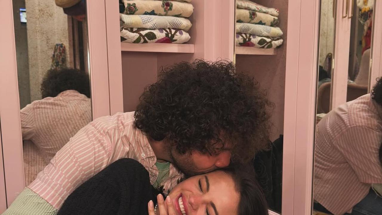 Selena Gomez Resmi Dilamar Benny Blanco di Tanggal Cantik, Cincin Berlian Jadi Sorotan