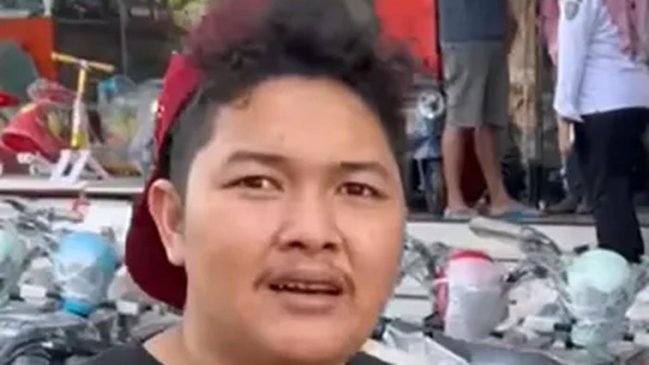 Satu Keluarga Heboh, Komedian Nopek Novian Beli Sepeda Listrik, Sang Ayah Langsung Diberi Tahu Cara Pemakaiannya