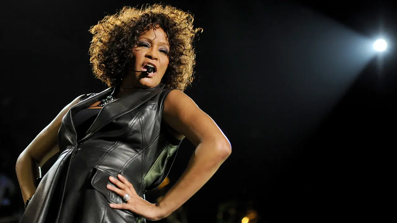 [Bintang] Whitney Houston