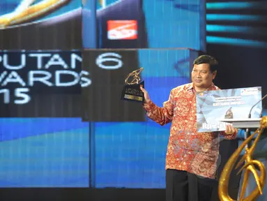 I Gede Wenten mendapatkan penghargaan Liputan6 Award 2015 untuk kategori Inovasi dengan karya membran, di Studio Emtek, Jakarta, Rabu (20/5). (Liputan6.com/Faizal Fanani)
