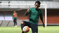Andik Vermansah saat mengikuti sesi latihan timnas Indonesia di Stadion Maguwoharjo, Sleman, Sabtu (08/10/2016). (Bola.com/Nicklas Hanoatubun)