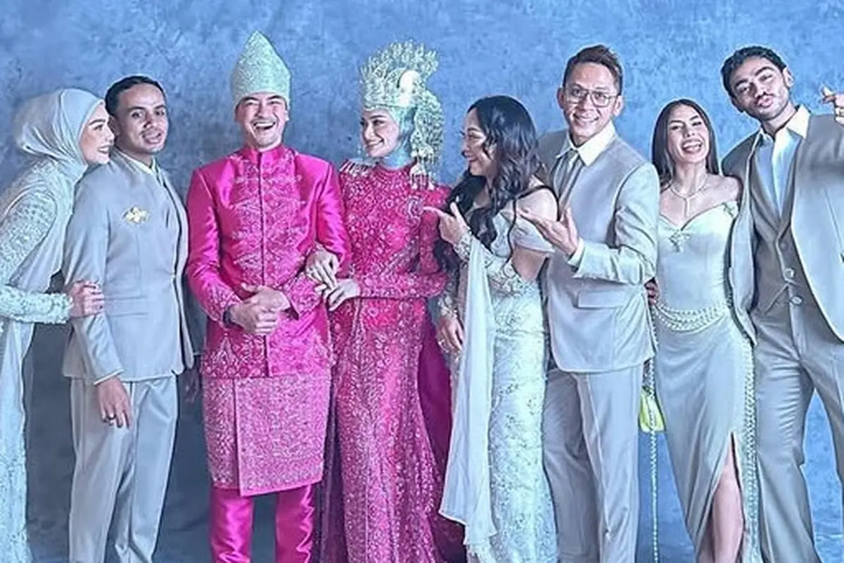 Valerie Thomas saat Dampingi Putra Bungsu Zulkifli Hasan di Pernikahan Zumi Zola dan Putri Zulhas. [@zitaanjani]