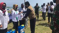 EMTEK Peduli Corona Melalui Yayasan Pundi Amal Peduli Kasih (YPP) Memberikan Bantuan Paket Sembako Untuk Warga Sumur, Pandeglang, Banten, Rabu (22/7/2020)
