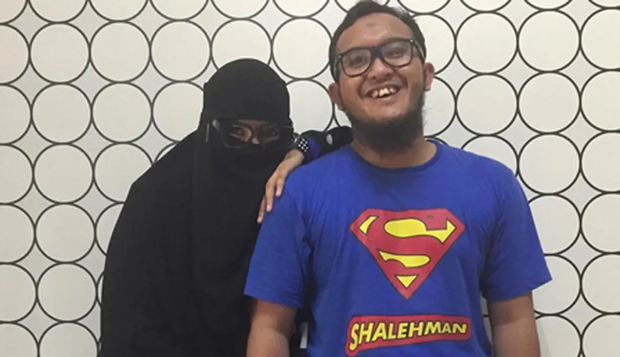 Dengan jatuhnya talak, hingga kini juga belum ada pengajuan cerai di Pengadilan Agama. Menutur Indadari, Caisar meminta dirinya mengurus perceraiannya secara hukum negara. (Instagram/caisar_yang_belomsempurna)