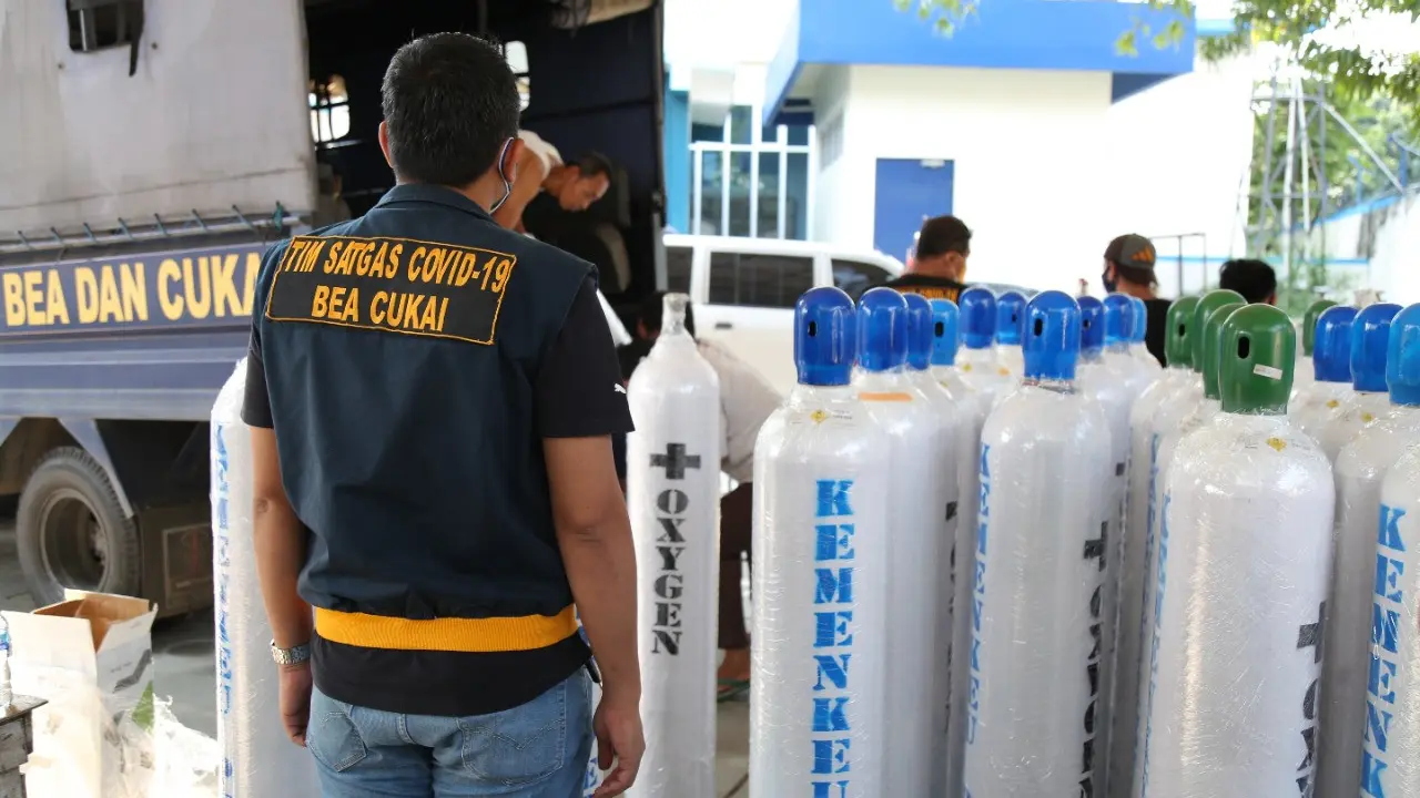 Bantuan 100 Tabung Oksigen dan Regulator Diberikan Pegawai Kemenkeu untuk Penanganan Pasien Covid-19