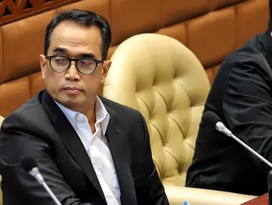 Menteri Perhubungan Budi Karya Sumadi saat mengikuti rapat kerja dengan Komisi V DPR RI di Kompleks Parlemen, Jakarta, Kamis (24/11/2022). Rapat membahas evaluasi pelaksanaan APBN TA 2022, penyerahan hasil kompilasi kunjungan kerja pada Masa Persidangan I Tahun Sidang 2022-2023 dan penanganan bencana gempa. (Liputan6.com/Angga Yuniar)