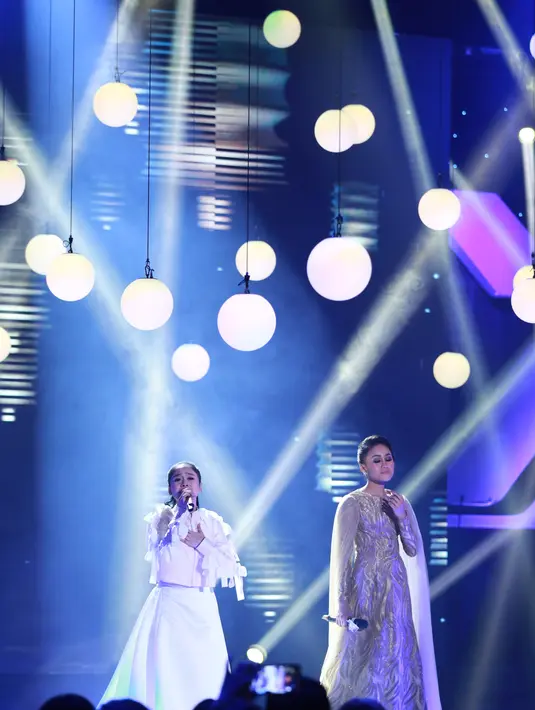 Pada Konser Kemenangan Dangdut Academy Asia 2 (DAA2), disiarkan secara langsung oleh Indosiar dari Studio Emtek, Indosiar, Jakarta Barat, Kamis (29/12/2016). (Adrian Putra/Bintang.com)