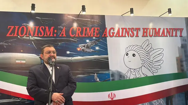 Duta Besar (Dubes) Iran untuk Indonesia Mohammad Boroujerdi dalam konferensi pers di kediaman resminya di Jakarta, Selasa (17/6/2025).