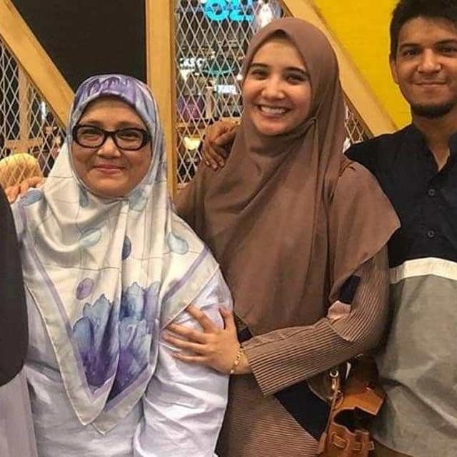 Pernikahan Diisukan Retak Adik Ipar Zaskia Sungkar Pamer Penampilan Baru Showbiz Liputan6 Com