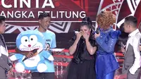 Tangis haru Cinta (Bangka Belitung) pecah saat kedatangan Ayahanda di panggung LIDA 2020. (Indosiar)