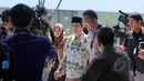 Mantan Dirjen Pajak Hadi Poernomo (berpeci) saat menghadiri sidang perdana praperadilan terhadap KPK di Pengadilan Negeri Jakarta Selatan, Senin (11/5/2015). Sidang gugatan Hadi Poernomo ditunda hingga Senin 18 Mei mendatang. (Liputan6.com/Helmi Afandi)