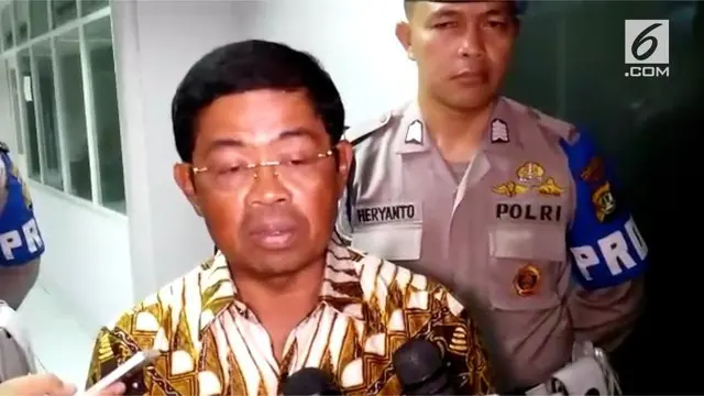 Idrus Marham datang menjenguk Setya Novanto di rumah sakit.