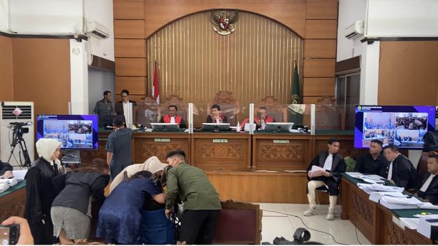 Anastasia Pretya Amanda alias APA, mantan kekasih Mario Dandy sempat sesak nafas saat memberikan kesaksian kasus penganiayaan berat terhadap David Ozora di Pengadilan Negeri Jakarta Selatan.