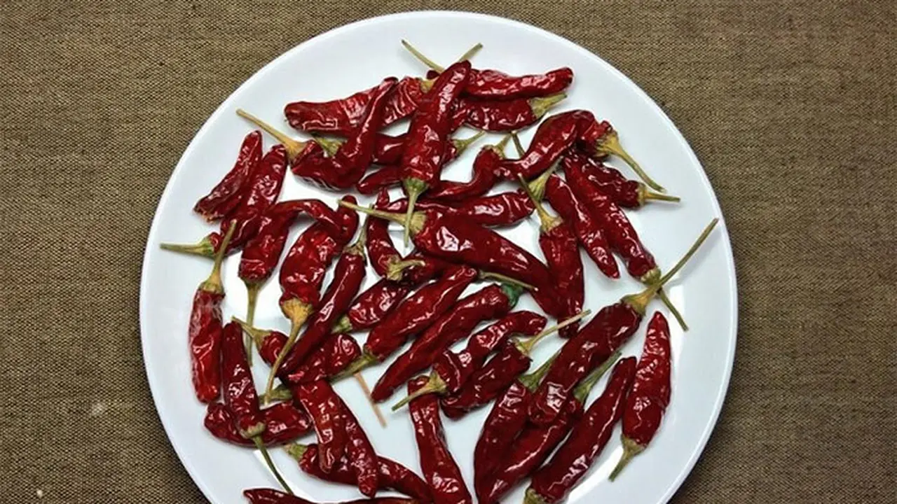 10 Makanan dari Kayu Ini Miripnya Bikin Kamu Ketipu Banget!
