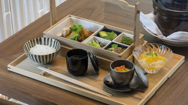 Para tamu dapat menikmati perjalanan kuliner di Ryozen.