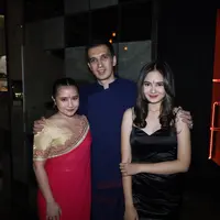 Sejumlah artis hadir dalam perayaan Diwali di kantor MD Entertainment (foto: istimewa)