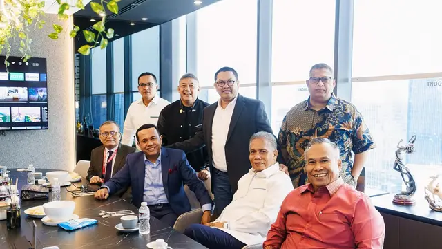 Presiden Kongres Advokat Indonesia Adv. Tjoetjoe Sandjaja Hernanto bersama sejumlh advokat. (Istimewa)