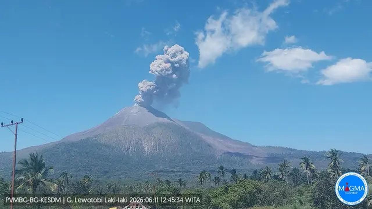 Gunung Lewotobi Laki-Laki Erupsi, Kolom Abu Vulkanik Capai 1.000 Meter