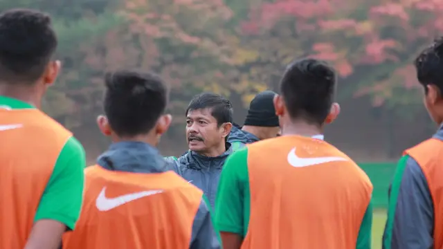 Indra Sjafri Memimpin Latihan Timnas U-19 Indonesia Jelang Lawan Korsel