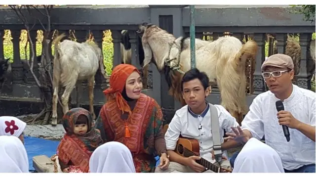 Ria Enes beberapa kali menjadi pembicara dalam seminar-seminar yang membahas anak dan keluarga.