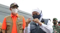 Gubernur Jawa Timur Khofifah Indar Parawansa dan Kepala BNPB Doni Monardo meninjau lokasi terdampak Gunung Semeru, Kamis, (3/12/2020). (Foto: Dok Istimewa)