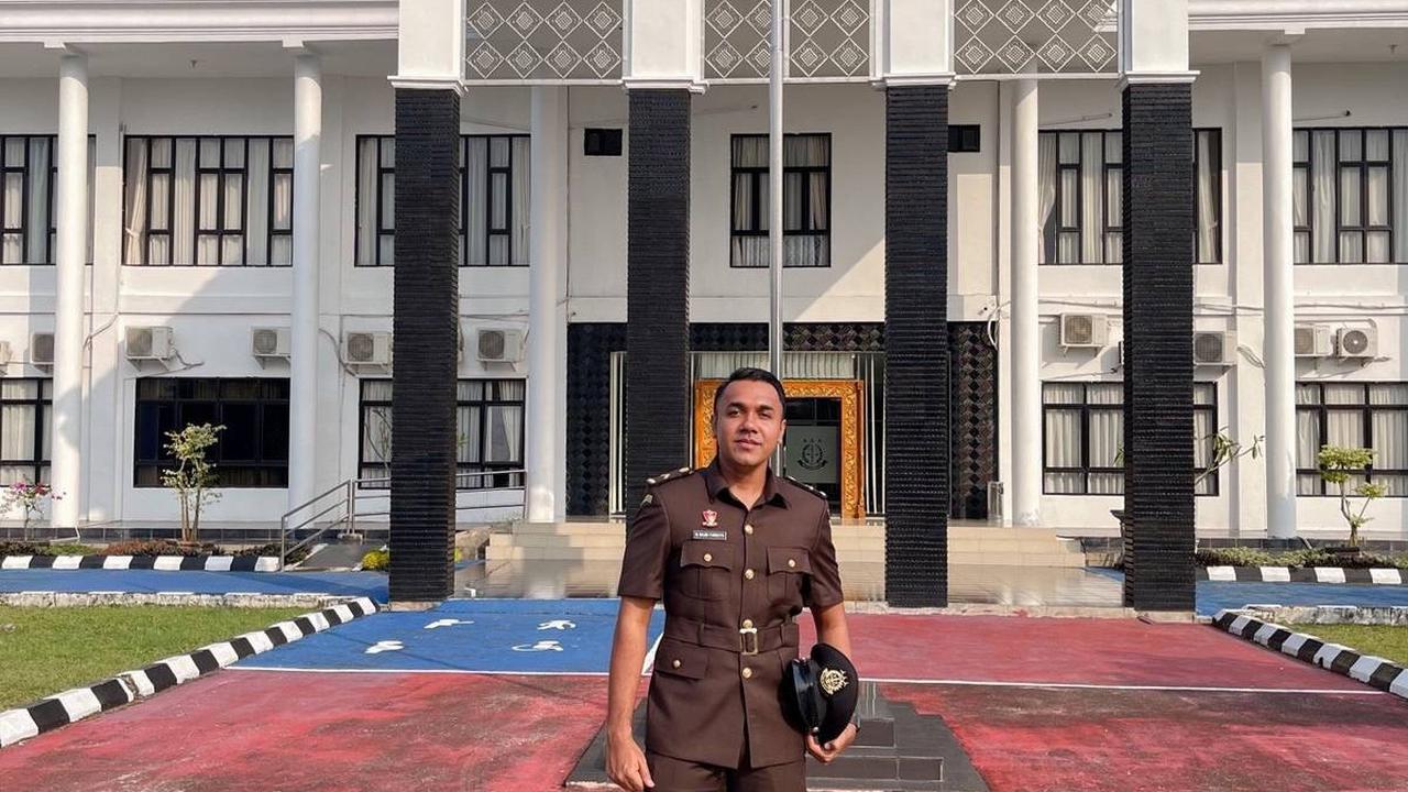 Pantang Menyerah, Kisah Pria yang Akhirnya Diterima di Kejaksaan Usai 7 Kali Tes Ini Banjir Pujian