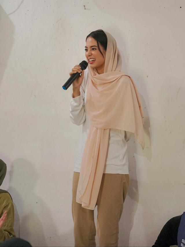 Aurelie Moeremans Kunjungi Pesantren