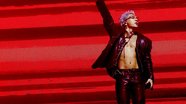 Mantel Bulu G-Dragon Jadi Sorotan Utama Saat BigBang Gebrak Panggung Coachella 2026