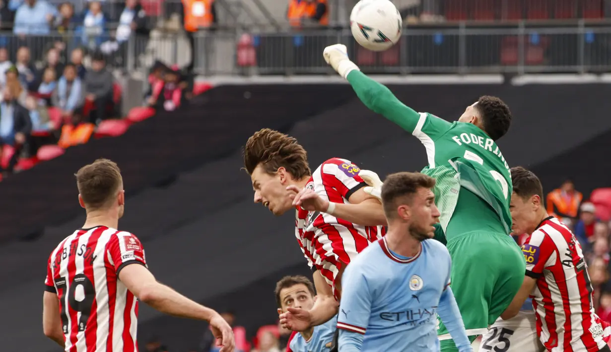 Gol Manchester City dicetak oleh Riyad Mahrez pada menit (43'), (61') dan (66'). (AP Photo/ Alastair Grant)