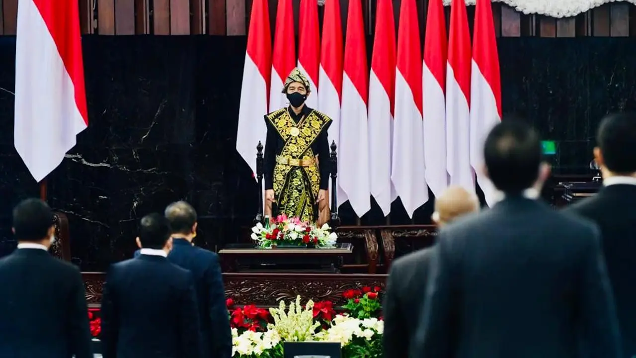 Presiden Jokowi mengenakan baju adat Sabu dari Nusa Tenggara Timur (NTT) saat menghadiri sidang tahunan MPR, Jumat (14/8/2020).