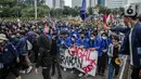 <p>Sejumlah mahasiswa yang tergabung dalam Aliansi Mahasiswa Indonsia (AMI) menggelar aksi demonstrasi di Patung Kuda, Jakarta Kamis (21/4/2022). Mereka juga menolak menuntut tolak wacana perpanjangan masa jabatan presiden. (Liputan6.com/Faizal Fanani)</p>