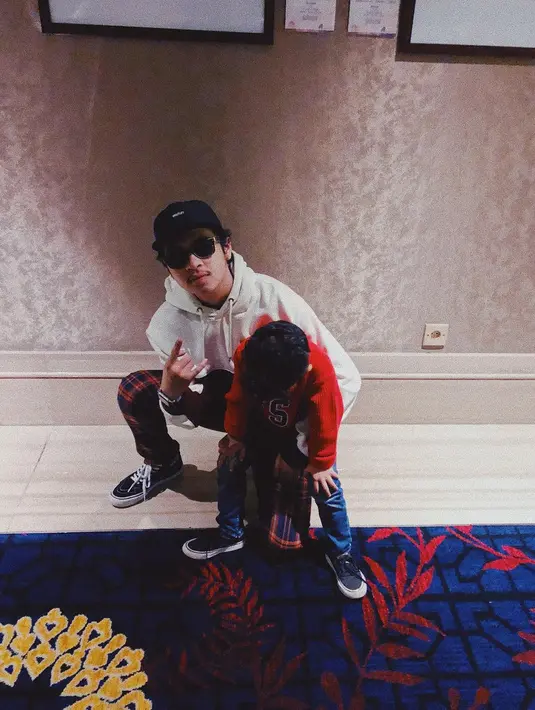 (Instagram/bastiansteel)