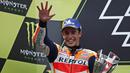 1. Marc Marquez (Repsol Honda) -  US$14.5 juta atau Rp210 miliar per tahun. (AP/Eric Alonso)