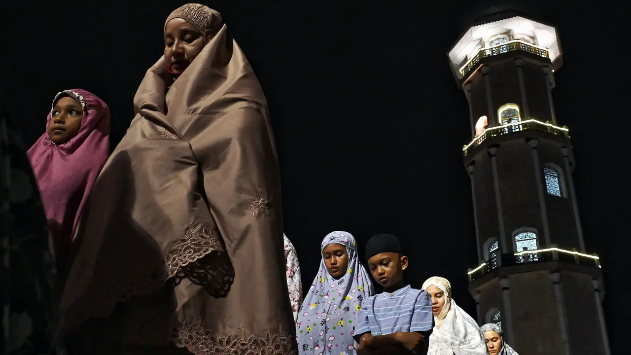 Suasana Sholat Tarawih Pertama Ramadhan di Masjid Raya Baiturrahman Banda Aceh