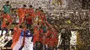 Para pemain Cile mengangkat trofi juara pada Final Copa America Centenario 2016 di Stadion MetLife, AS, Senin (27/6/2016). (Mandatory Credit: Adam Hunger-USA TODAY Sports)