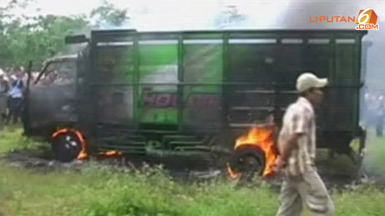 truk-dibakar-140124a.jpg