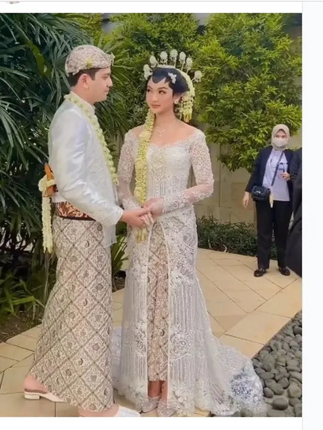 Glenca Chysara dan Rendi Jhon resmi menikah (Sumber foto: Instagram glencarendifans._)