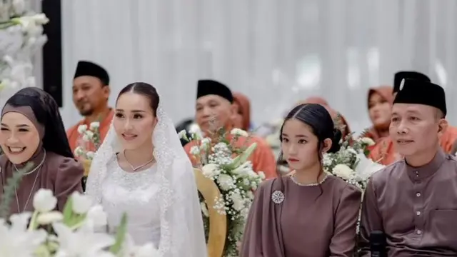 Kini Sudah Remaja, 6 Potret Tampilan Cantik Bilqis Dibalut Baju Kurung saat Dampingi Ayu Ting Ting Tunangan