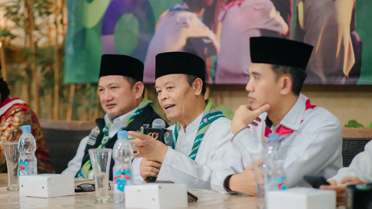 Wakil Ketua MPR RI, Hidayat Nur Wahid (HNW), memberikan motivasi kepada para peserta World Muslim Scout Jamboree (WMSJ) 2025. (Istimewa)