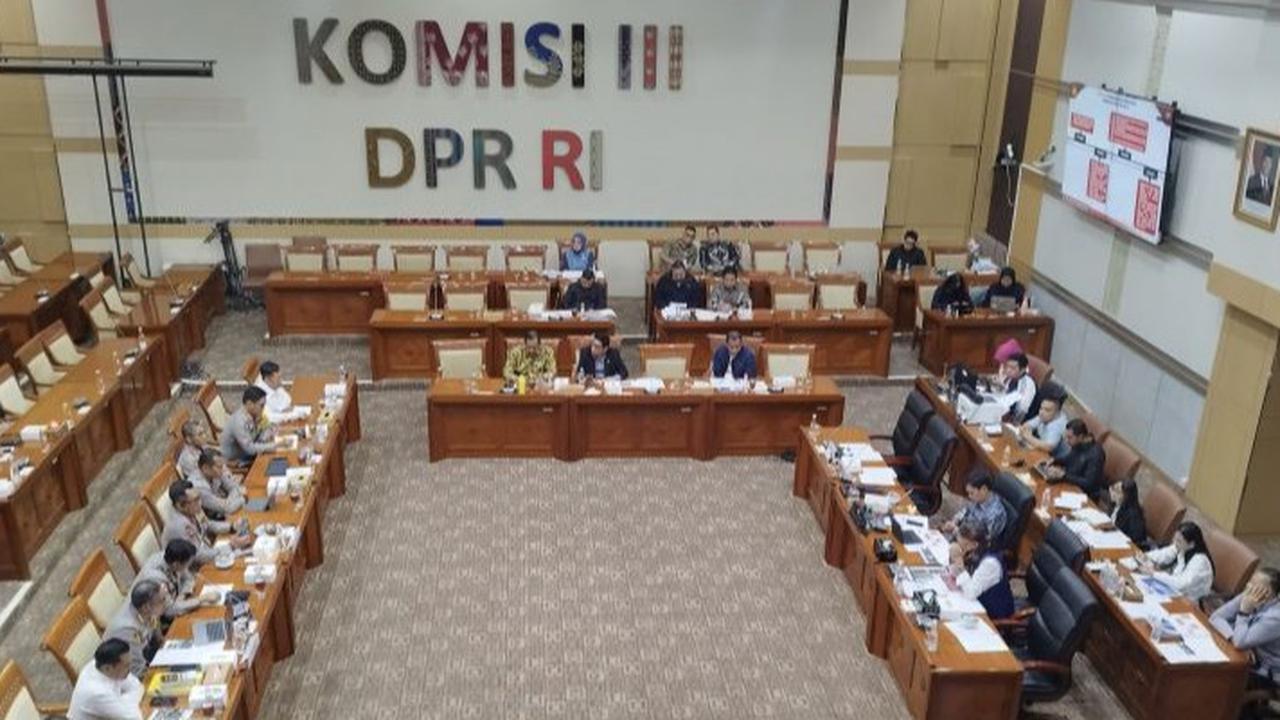 VIDEO: Emosi Hinca DPR Skak Kapolda Kalteng, Polisi Kejam Bunuh & Rampok Korban Buat Beli Sabu