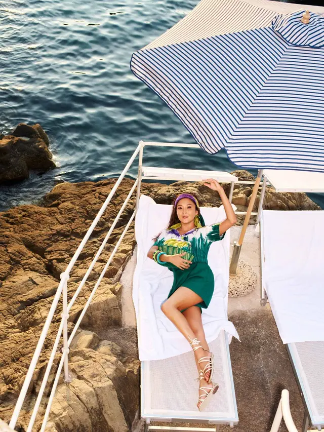 Ashley Park Bawa Nuansa Mediterania dalam Koleksi Spring/Summer 2025 Kolaborasinya dengan Weekend MaxMara