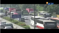 Pembangunan tiga proyek besar sekaligus ditenggarai menjadi penyebab utama kemacetan parah di ruas tol Jakarta-Cikampek.