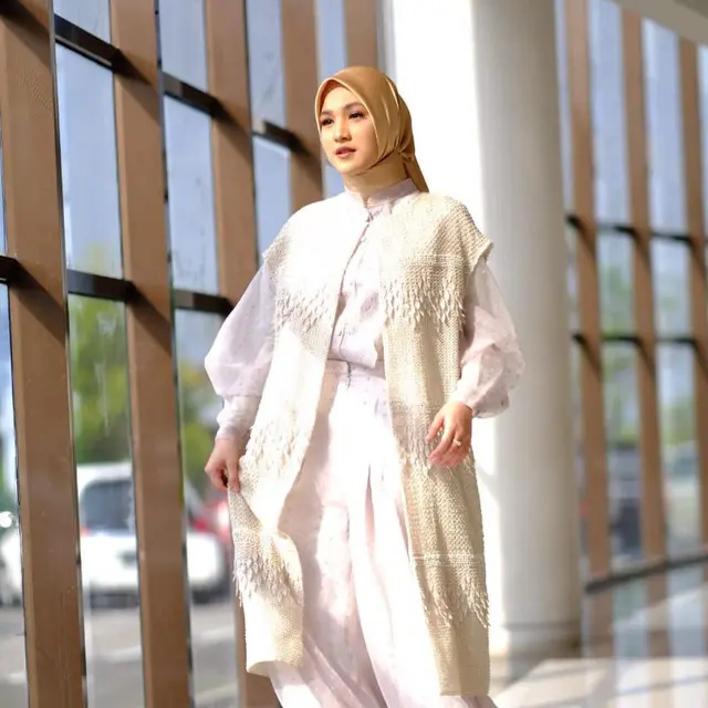 Pertama Kali Raih Penghargaan, Ini 6 Potret Cut Syifa di Festival Film Bandung 2021