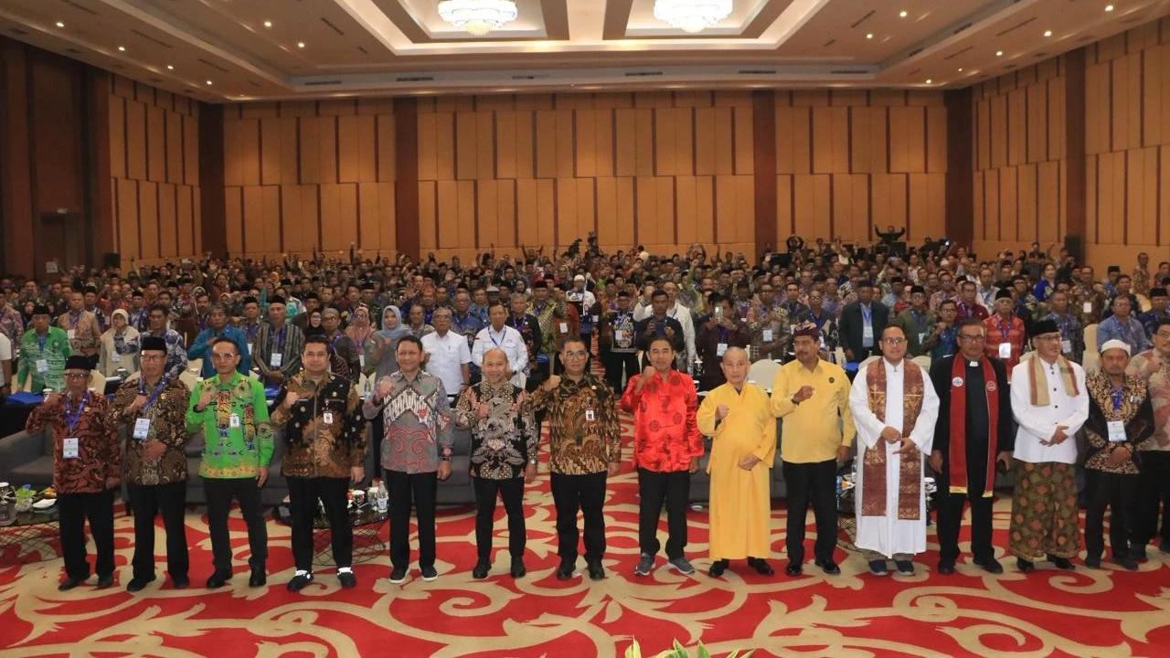 Dirjen Polpum Kemendagri Akmal Malik saat Rakornas FKUB dan kunjungan ke rumah ibadat di Kota Bekasi