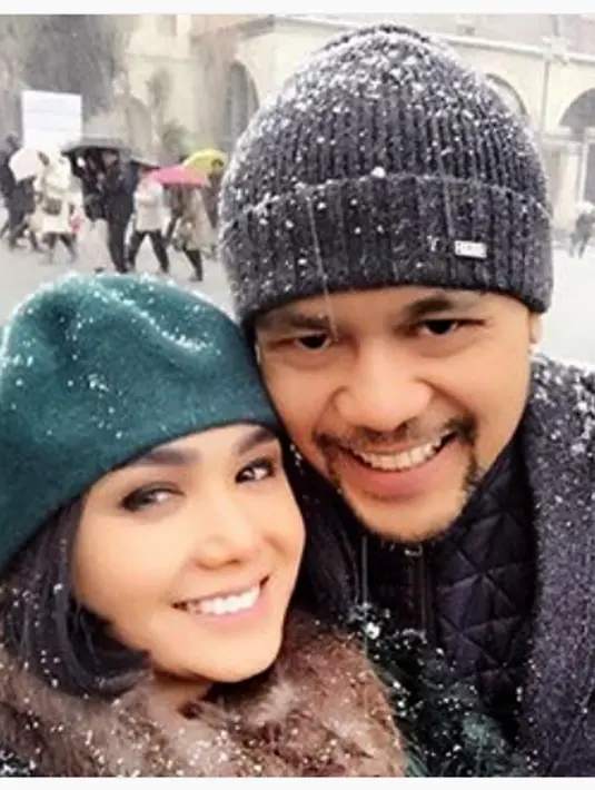 "Enggak lah (menikah diam-diam). Jangan seperti itu, kalau begitu kalian fitnah namanya," ujar Yuni Shara saat ditemui di kawasan Mampang, Jakarta Selatan, Rabu (13/4/2016) seperti dilansir liputan6.com. (Bintang.com/Instagram)