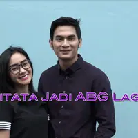 Sejak memiliki pacar baru, Cita Citata merasa seperti kembali menjadi ABG. Bahkan banyak kejadian lucu yang terjadi diantara mereka. 