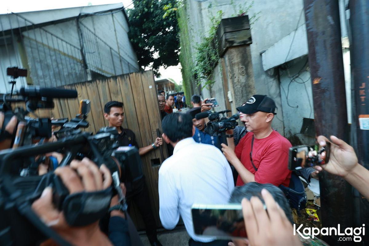 Ada Anies Baswedan - Ahok, Potret Suasana Rumah Duka Suami Najwa Shihab yang Sudah Ramai Didatangi Pelayat