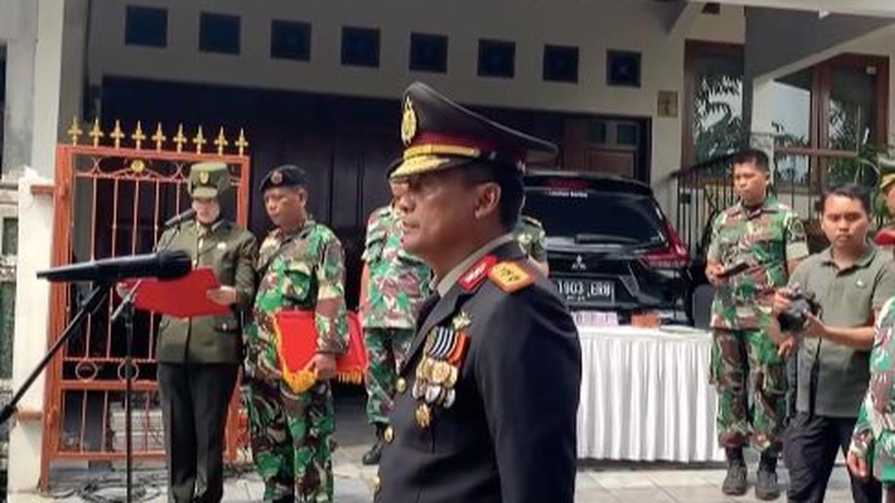Pemakaman Ayah Irjen Krishna Murti secara Militer<br>